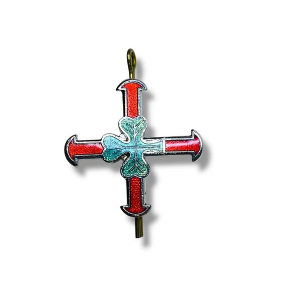 Catholic Boy Scouts of Ireland Metal Cap Badge Ireland Scouting CBSI - Picture 3 of 7